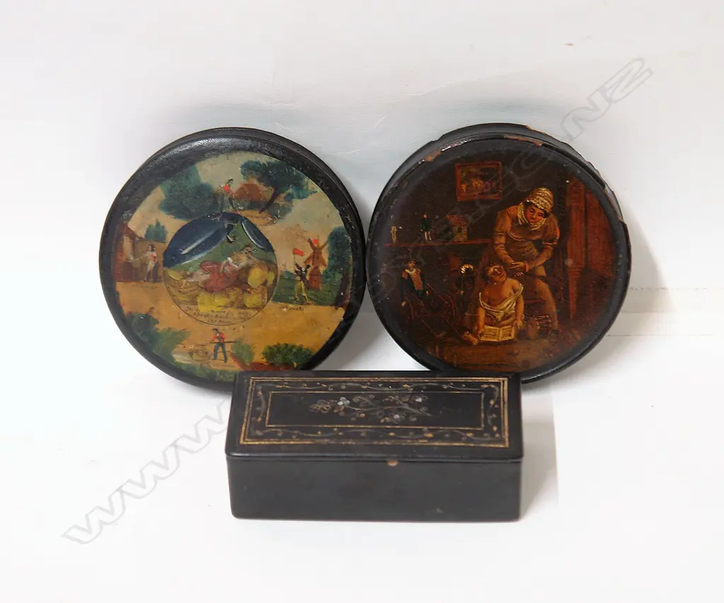 Three early 19thC black lacquer and papier-mâché snuff boxes Image 1++