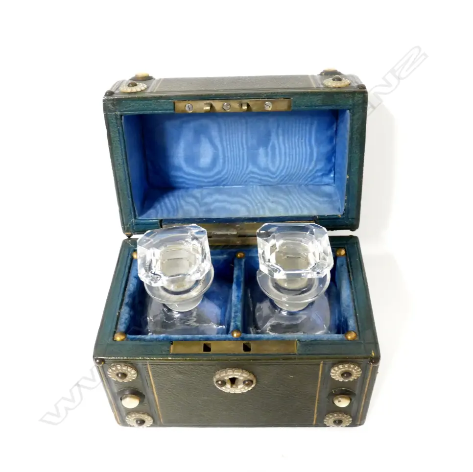 A small Victorian leather box Image 1++