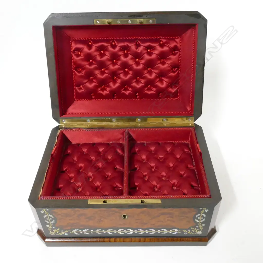 A French marquetry jewellery box Image 1++
