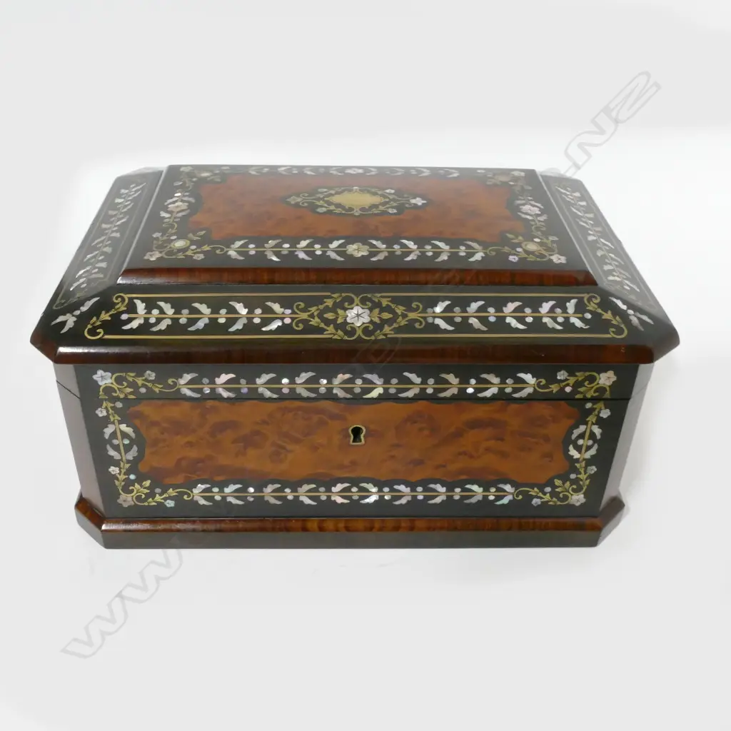A French marquetry jewellery box Image 1++