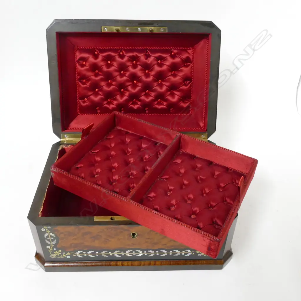 A French marquetry jewellery box Image 1++