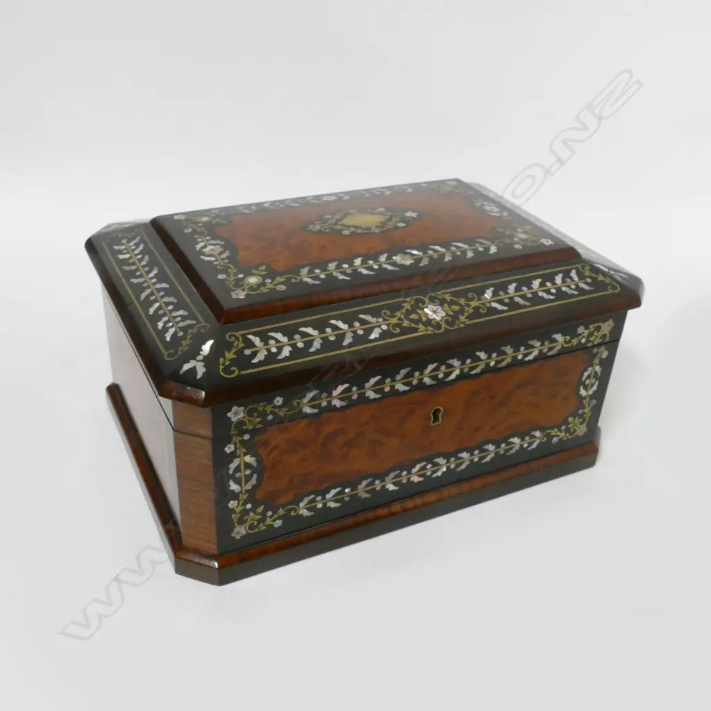 A French marquetry jewellery box Image 1++