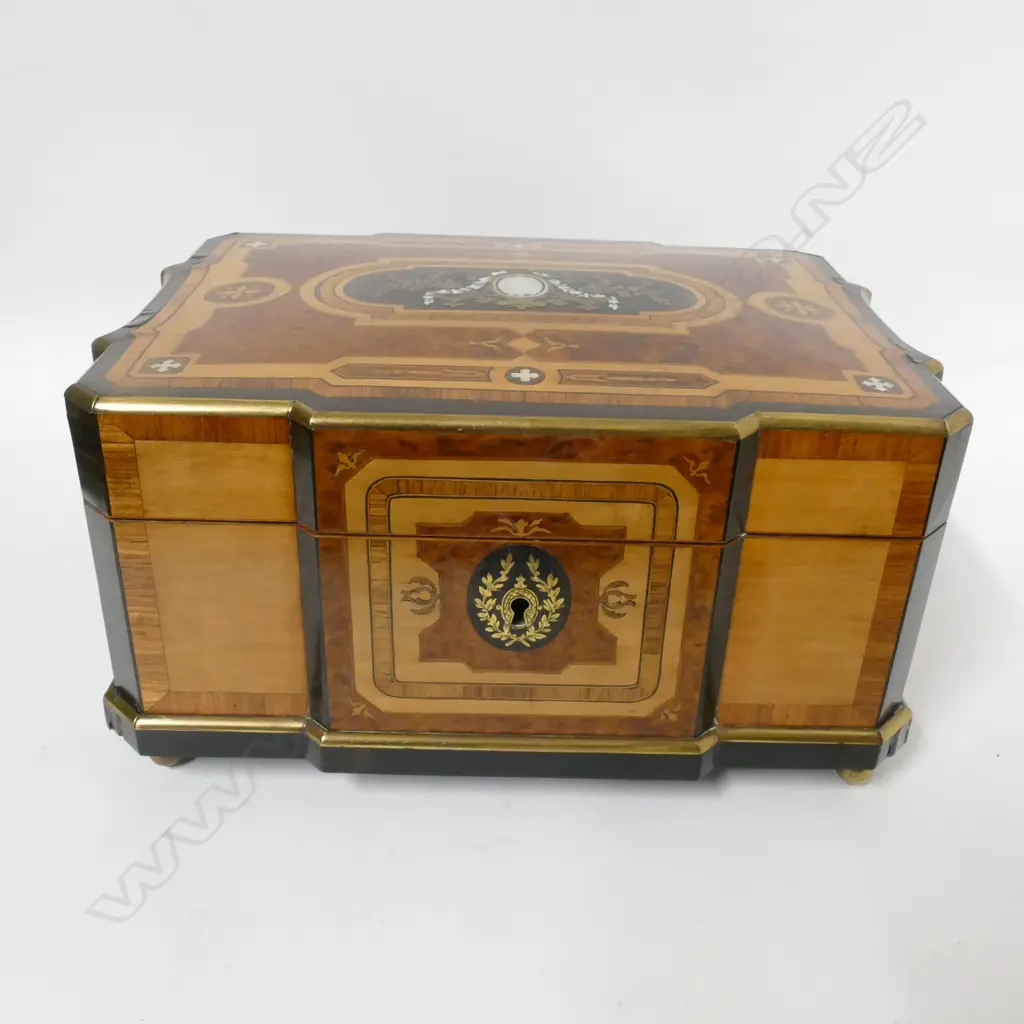 A French marquetry jewellery box Image 1++