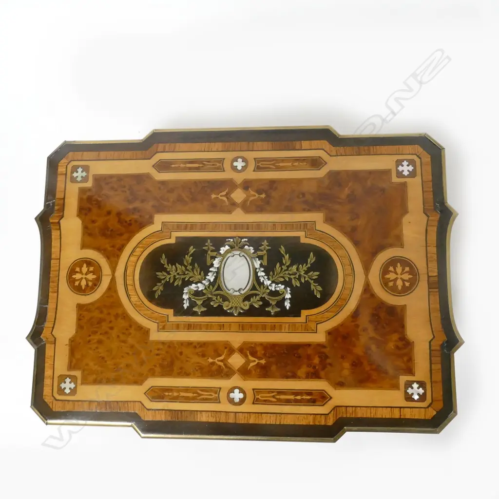 A French marquetry jewellery box Image 1++