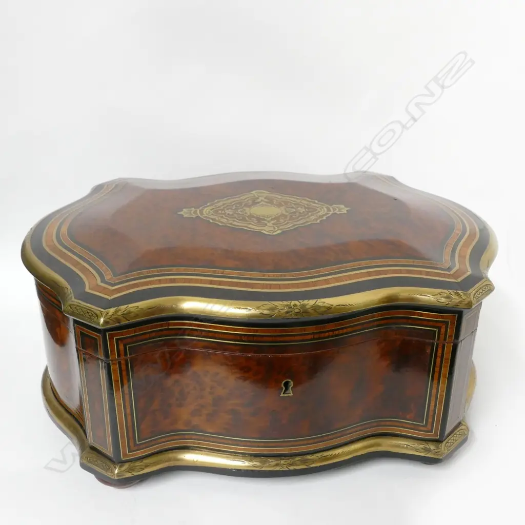 A 19thC French jewellery box Image 1++