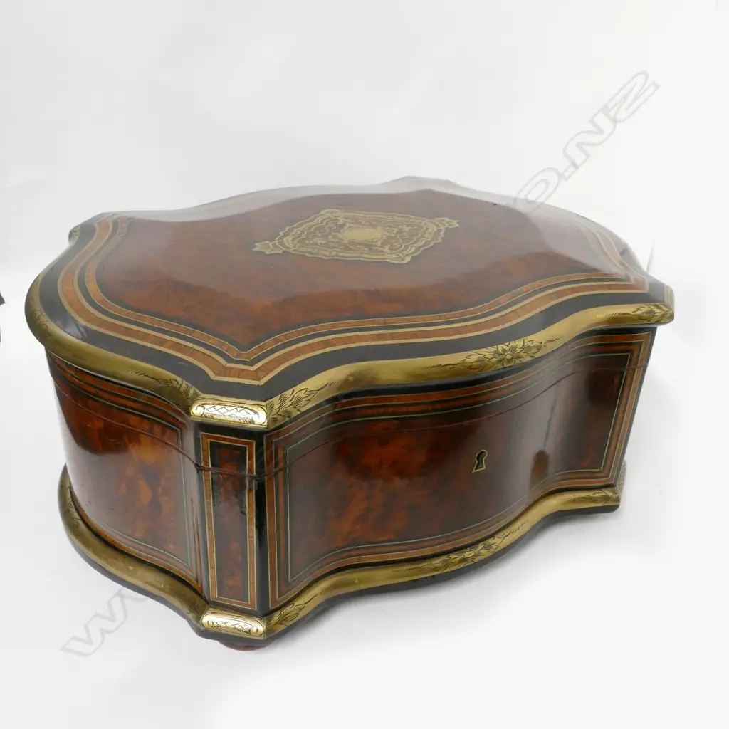 A 19thC French jewellery box Image 1++