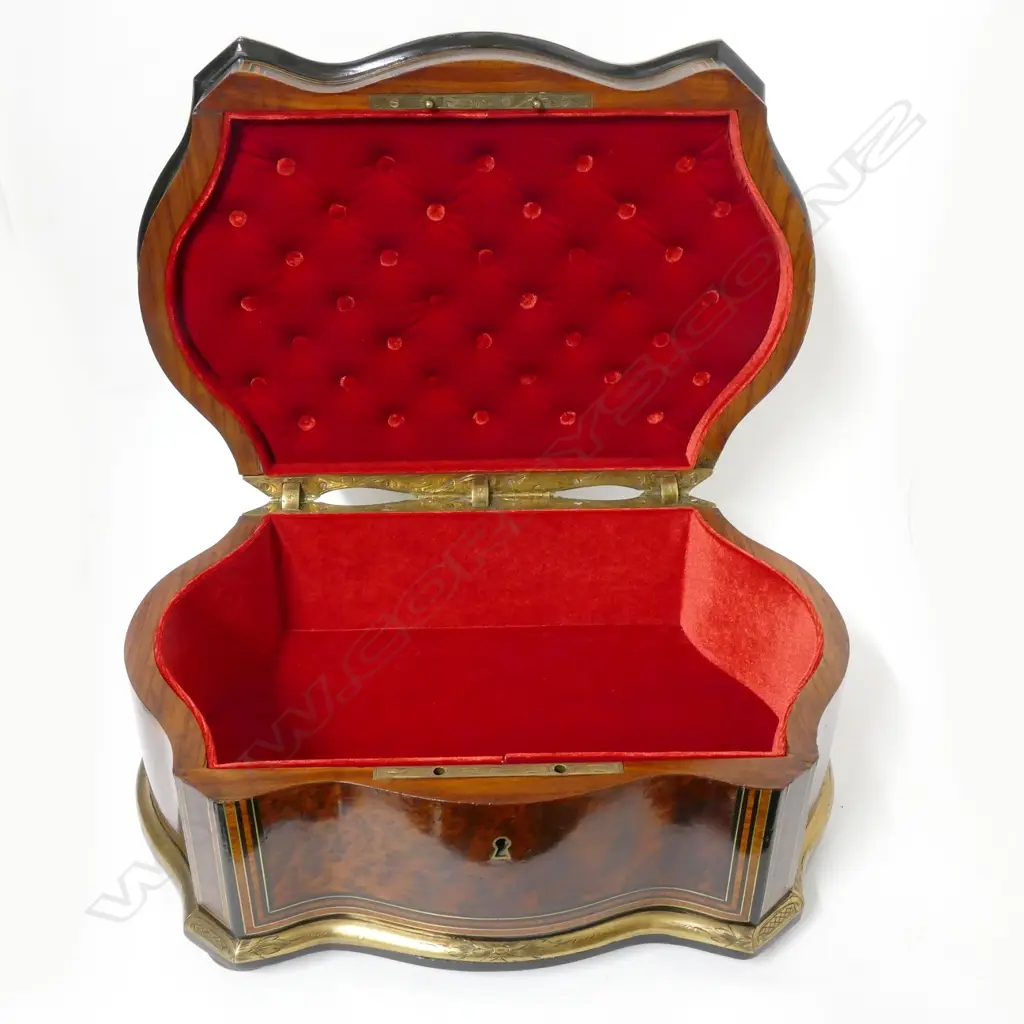 A 19thC French jewellery box Image 1++