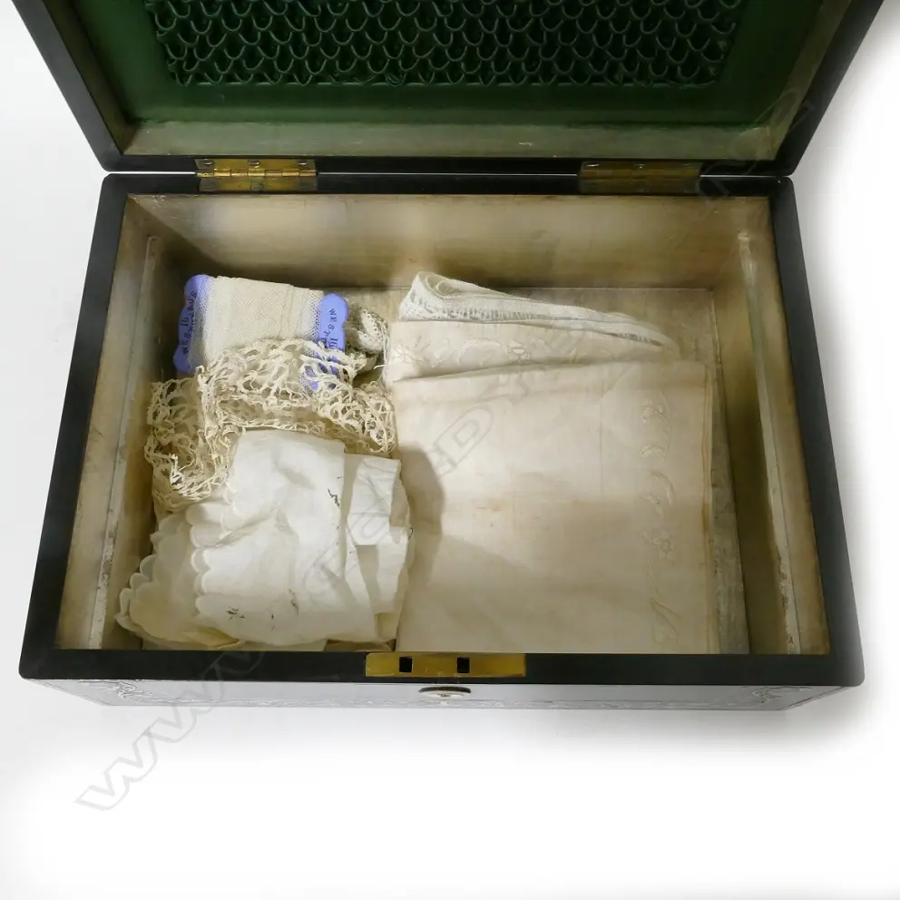 A 19thC mother of pearl inlaid ebony workbox Image 1++