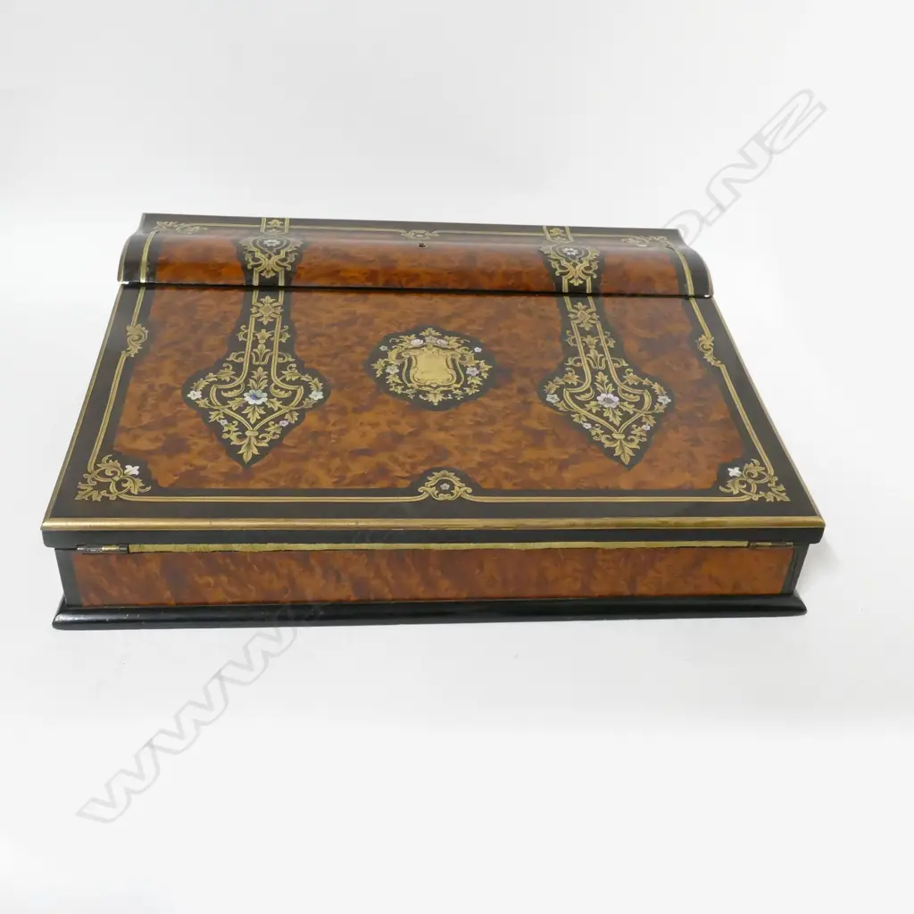 A 19thC French amboyna escritoire Image 1++