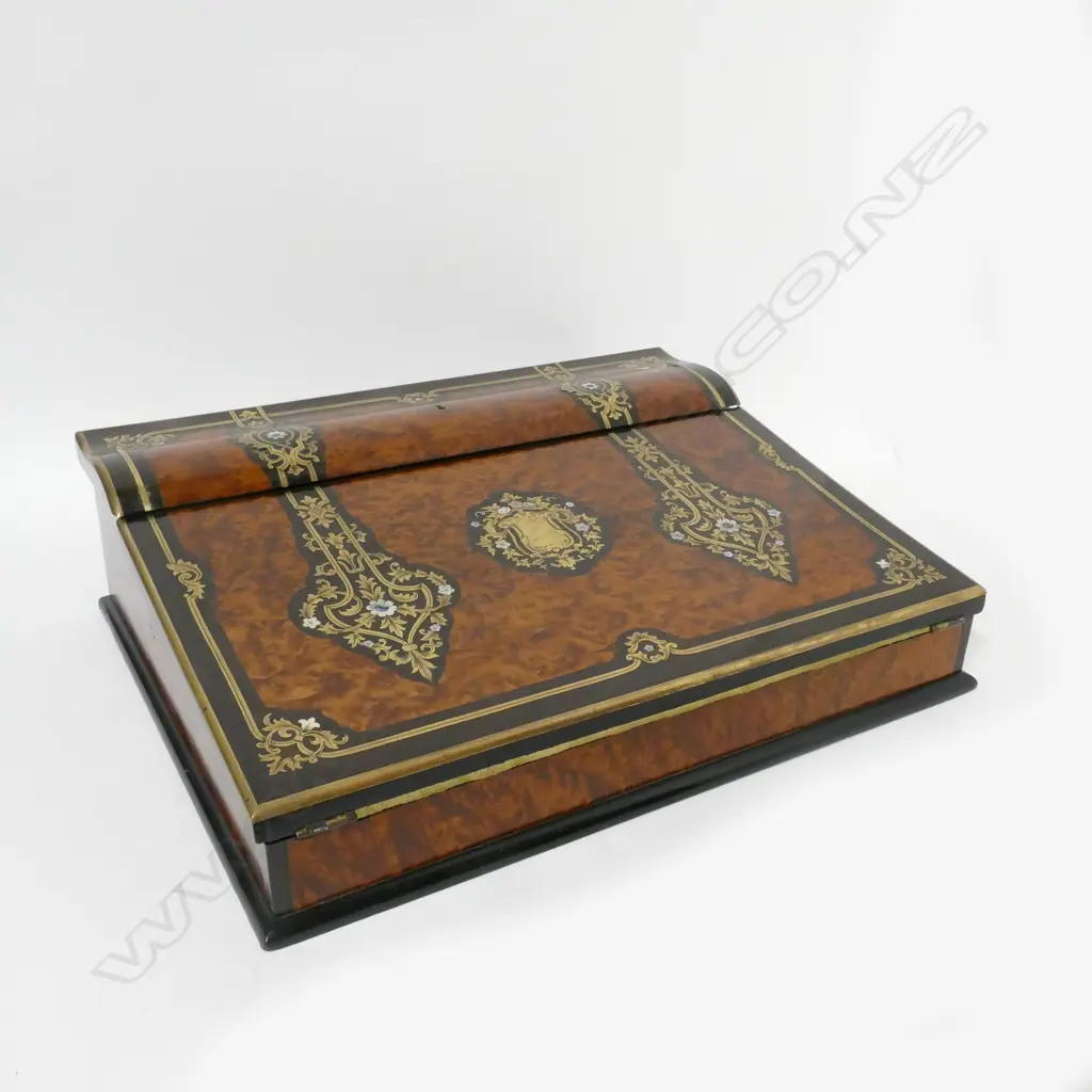 A 19thC French amboyna escritoire Image 1++