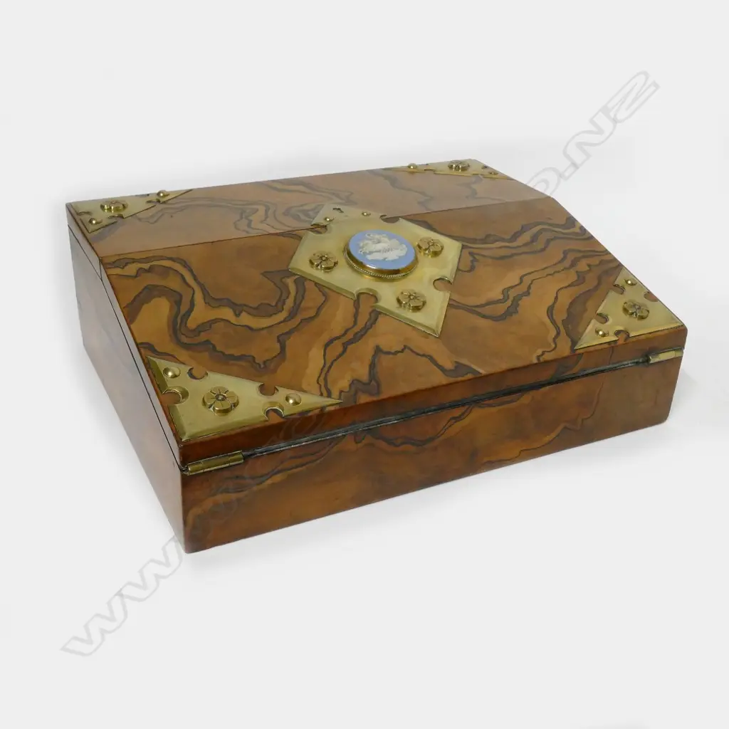 A 19thC walnut writing slope Image 1++