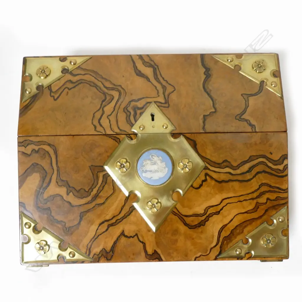 A 19thC walnut writing slope Image 1++