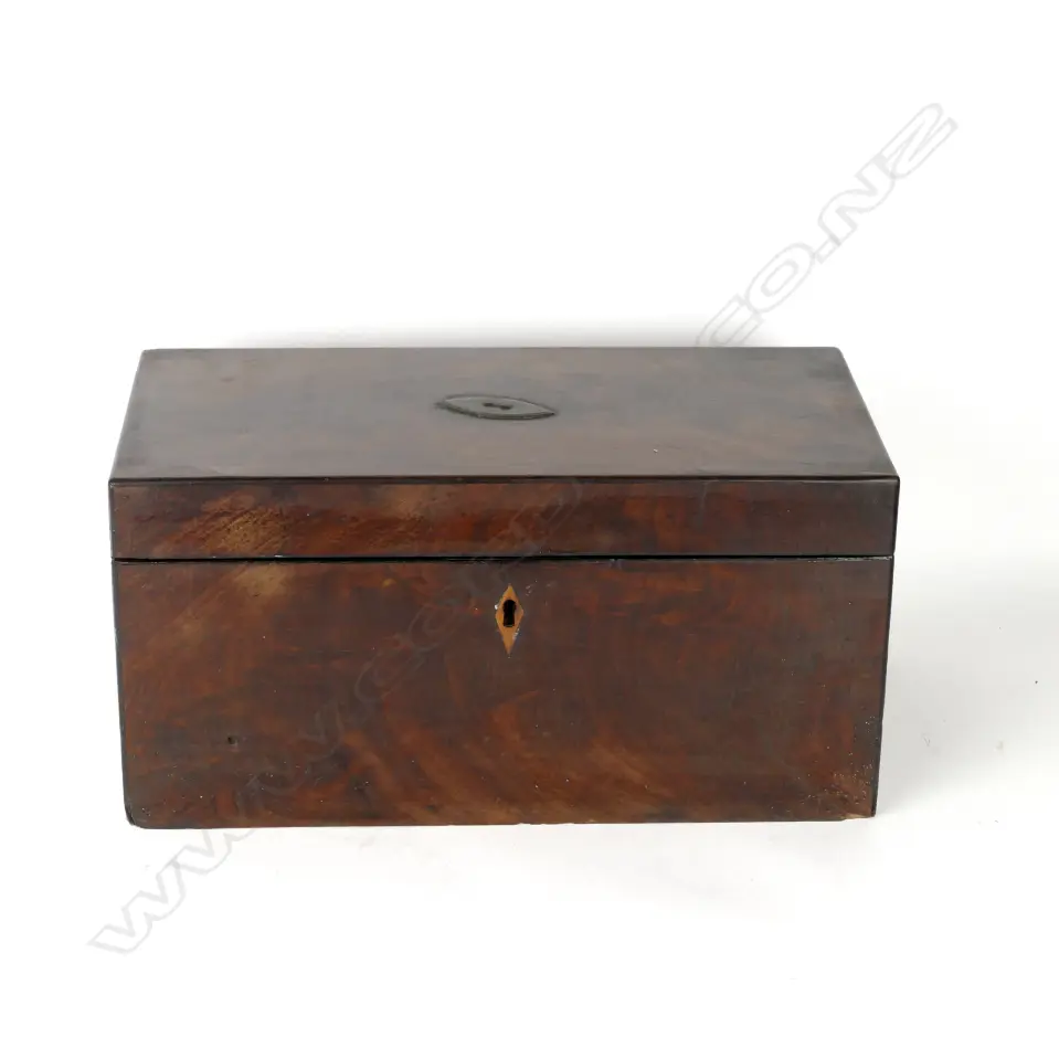 A Regency mahogany tea caddy Image 1++