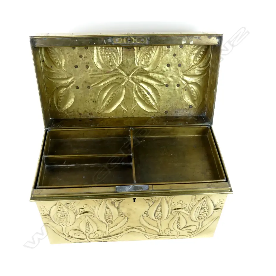 An Arts & Crafts brass oblong box Image 1++