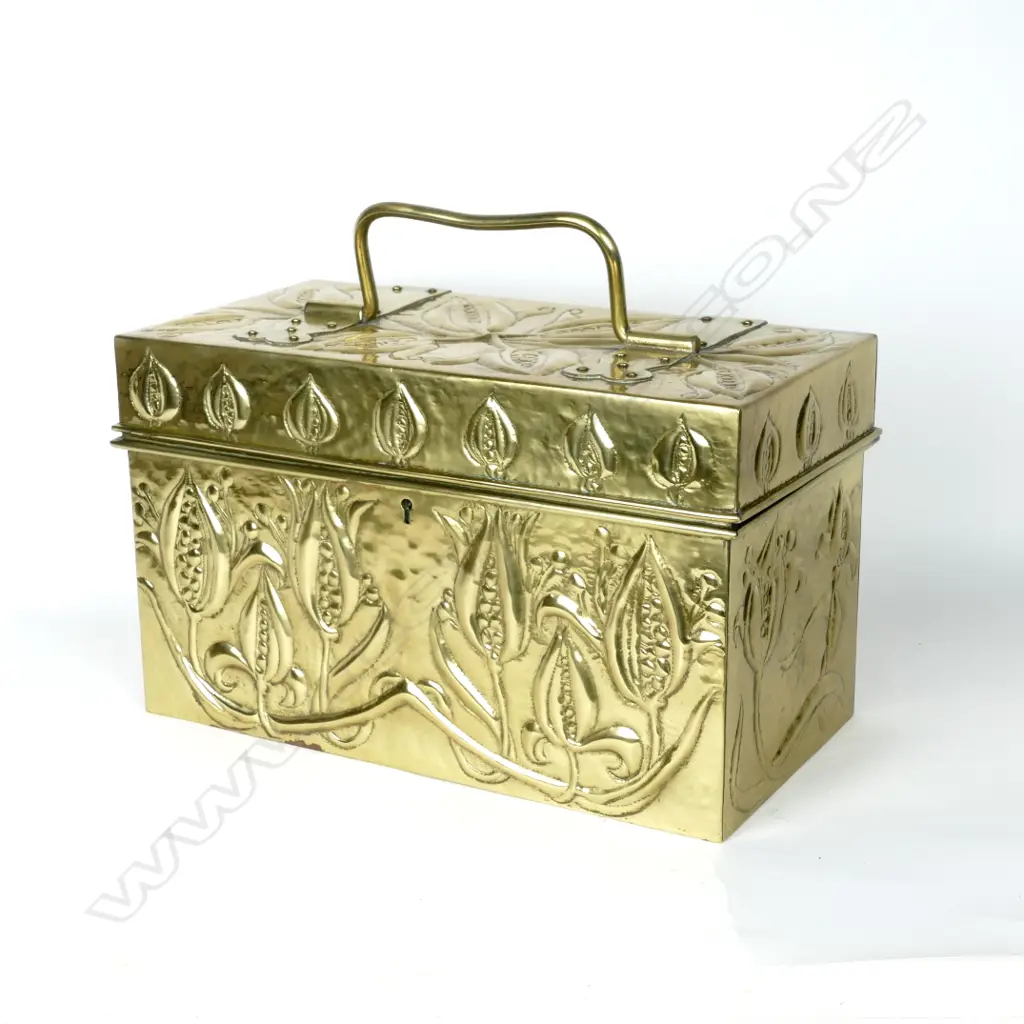 An Arts & Crafts brass oblong box Image 1++