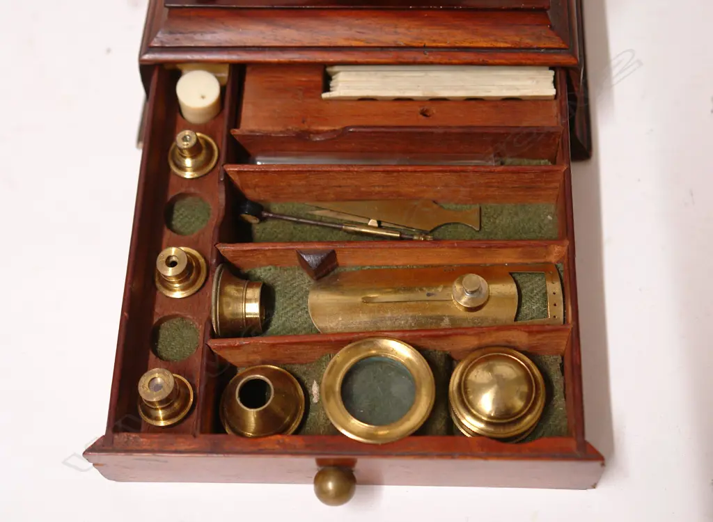 An early 19thC English Thomas Harris Culpeper-type brass microscope Image 1++