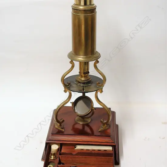 An early 19thC English Thomas Harris Culpeper-type brass microscope