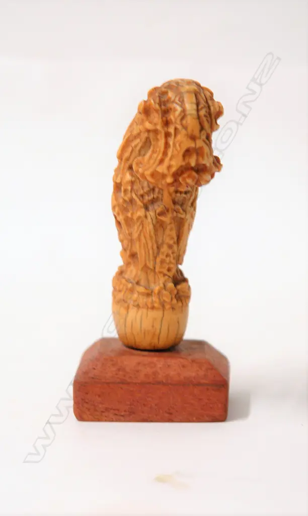 A late 19thC Indonesian carved ivory kris handle Image 1++