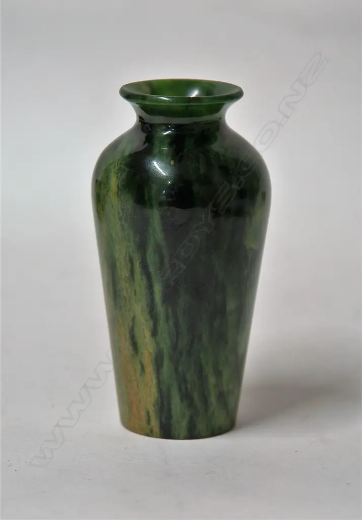 A Marsden Flower pounamu (nephrite) vase by Glen Surgenor Image 1++