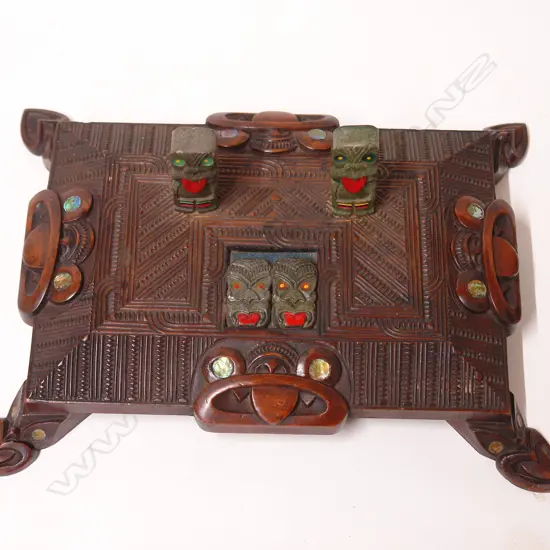 An early 20thC Maori carved desk stand