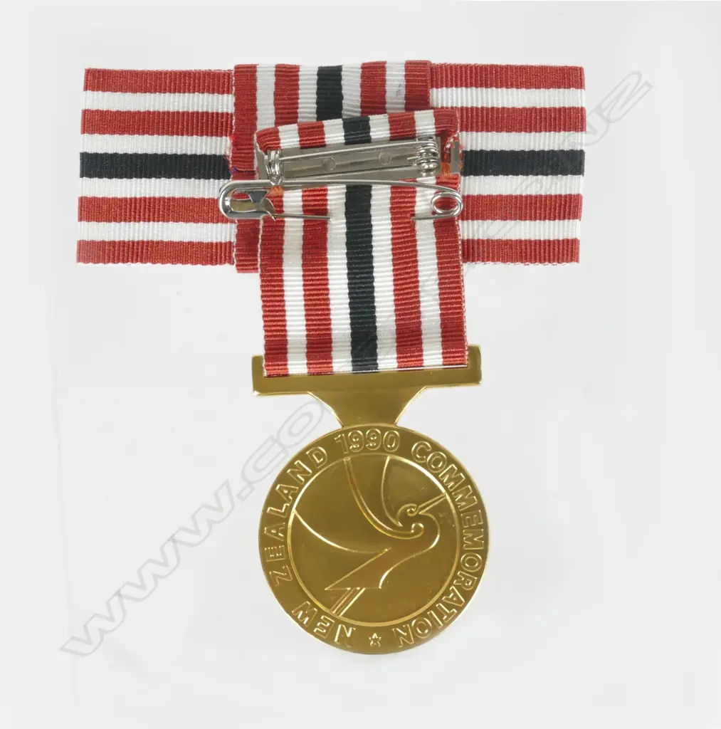 A N.Z. 1990 Commemoration gilt medal Image 1++