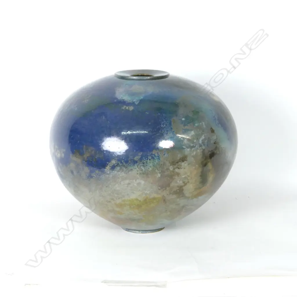 A large Ray Rodgers pottery vase Image 1++