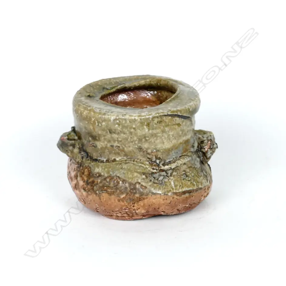 A Chester Nealie small jar Image 1++