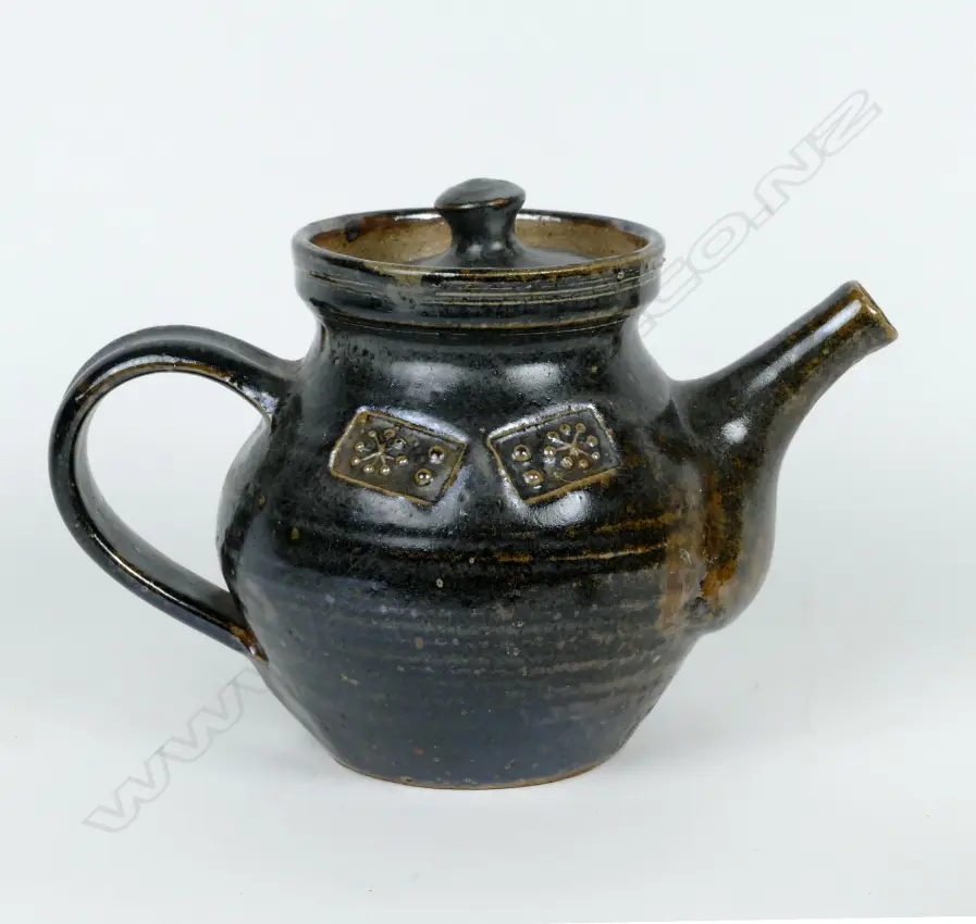 A Warren Tippett teapot Image 1++