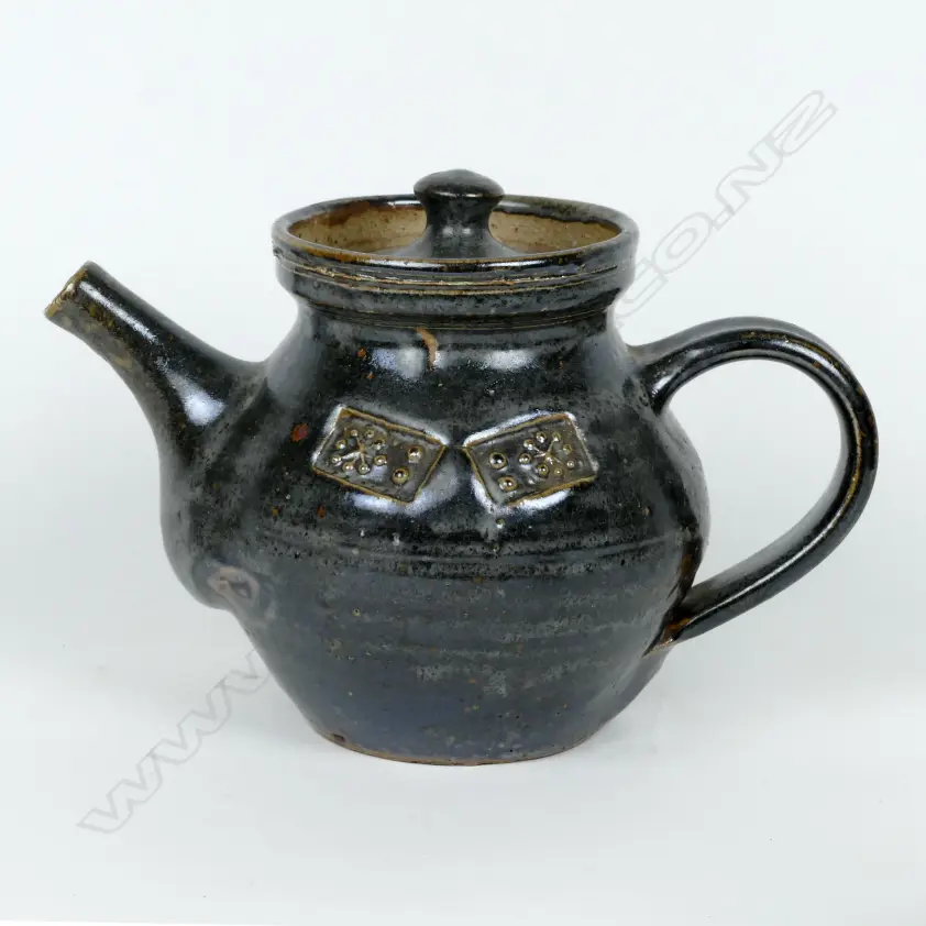 A Warren Tippett teapot Image 1++