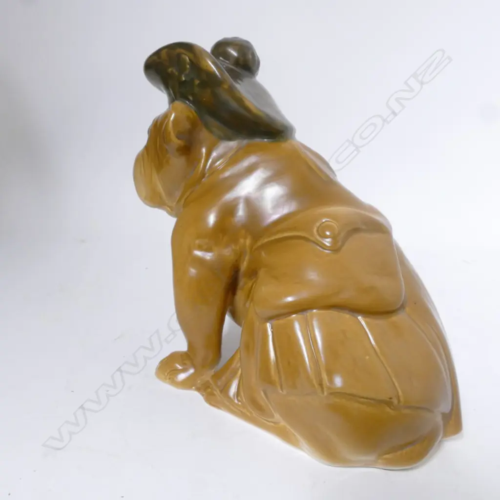 A Royal Doulton WWI bulldog in khaki tone Image 1++
