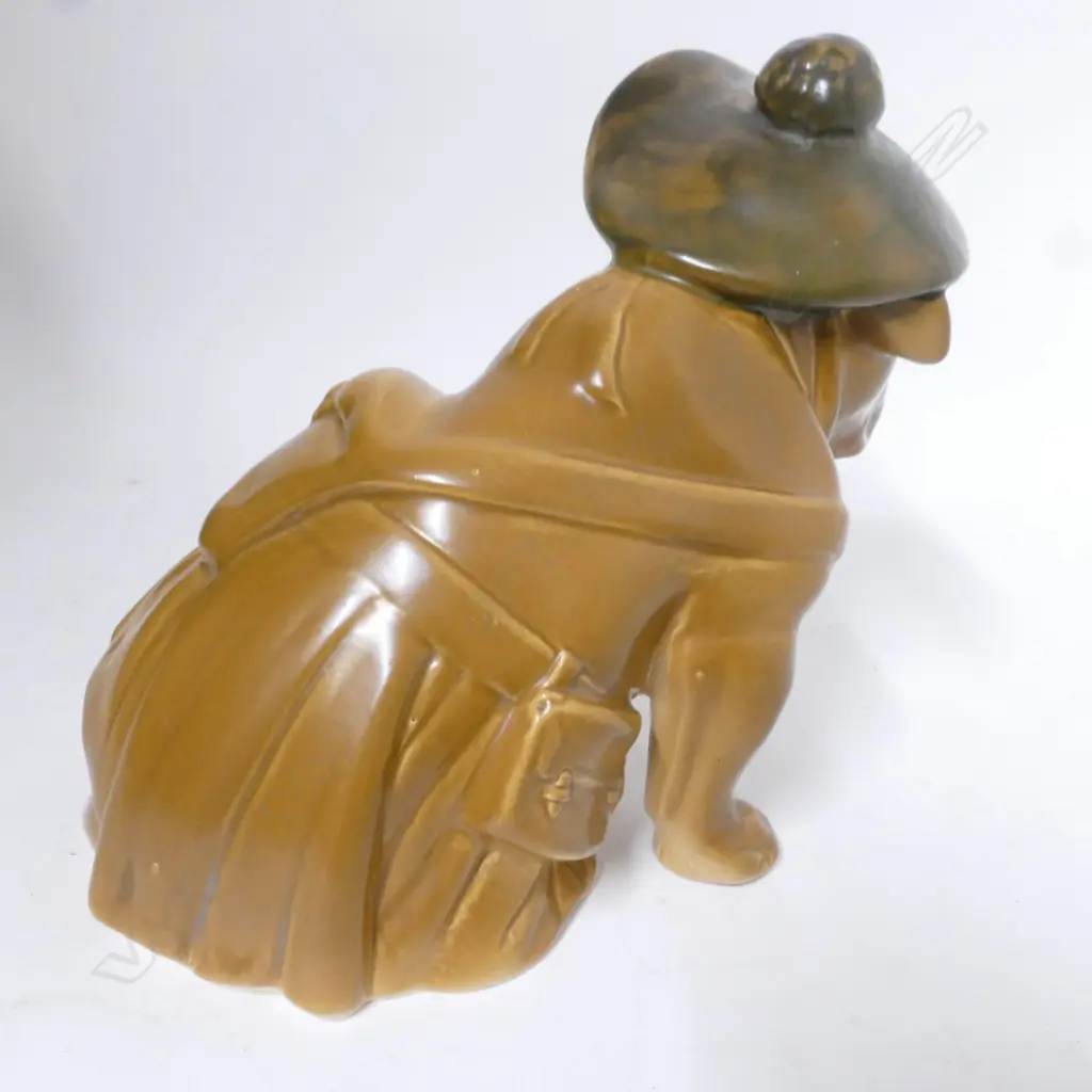 A Royal Doulton WWI bulldog in khaki tone Image 1++