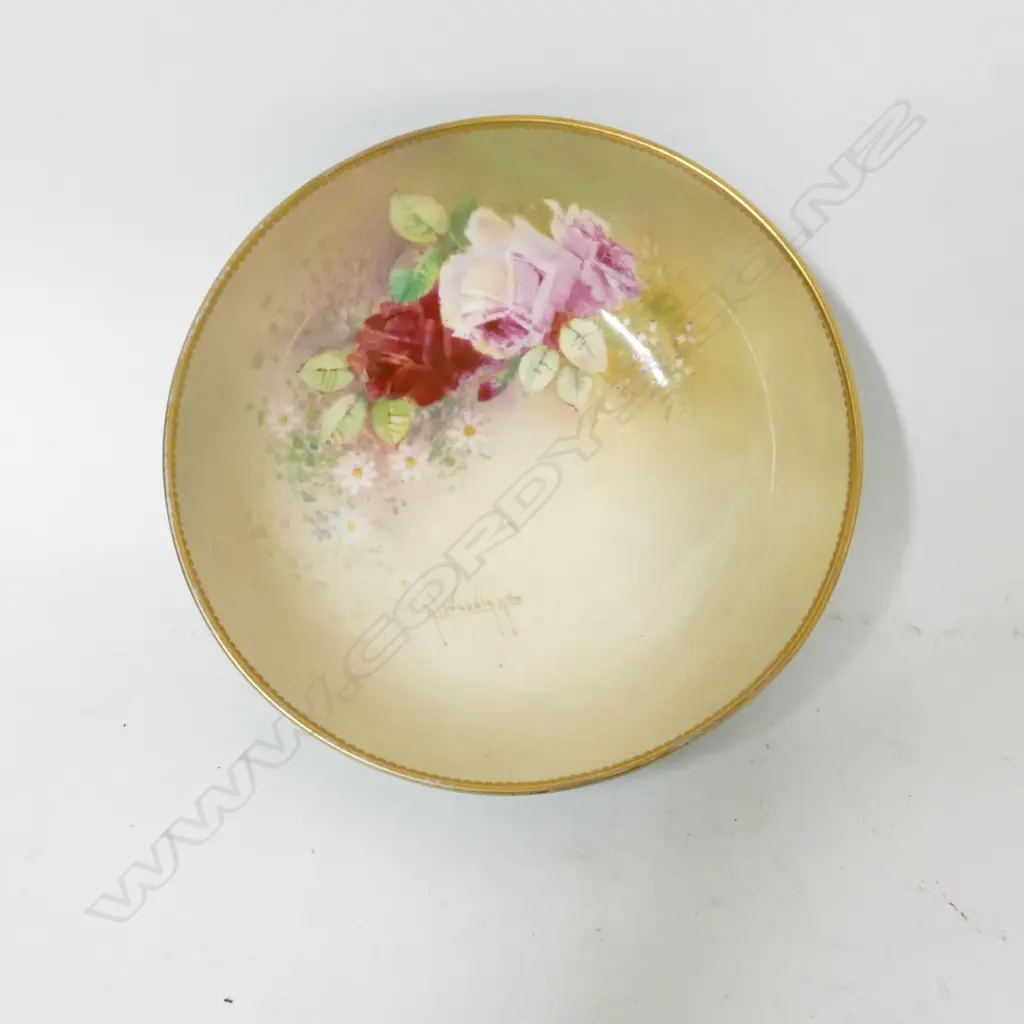 A Royal Doulton bowl Image 1++