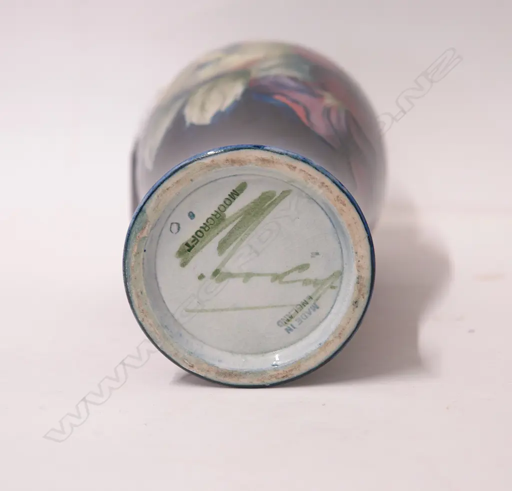 A William Moorcroft early 'Pansy' design vase Image 1++