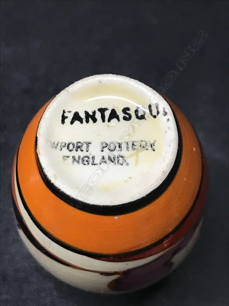 A small Clarice Cliff traveller's sample vase Image 1++