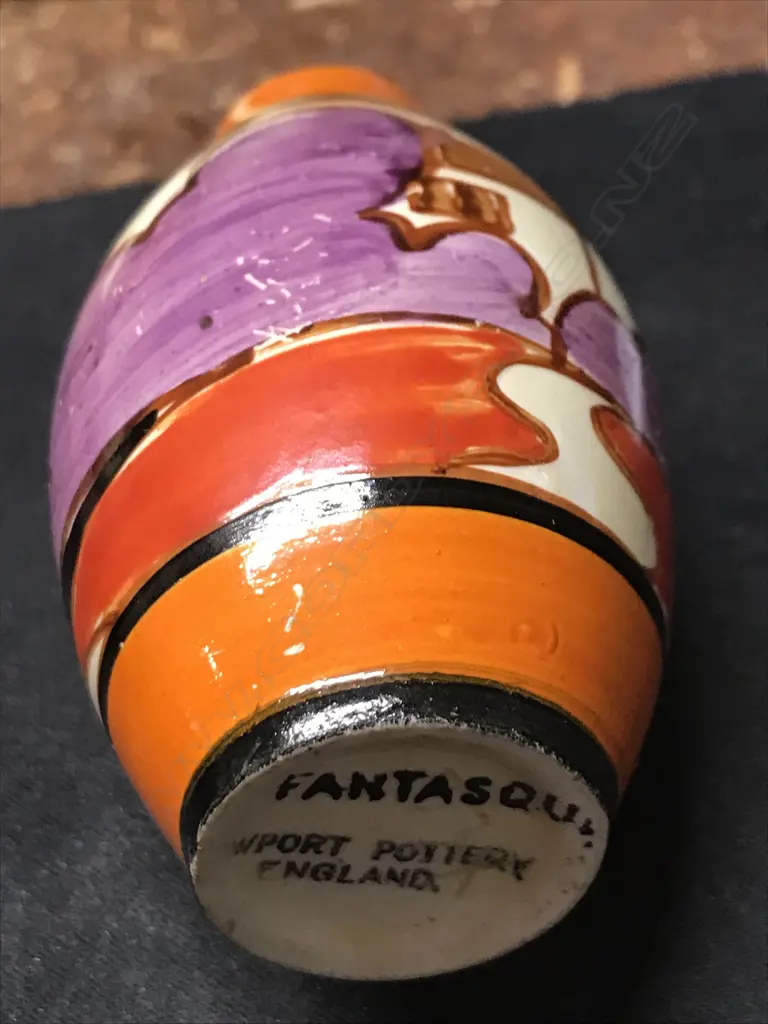 A small Clarice Cliff traveller's sample vase Image 1++