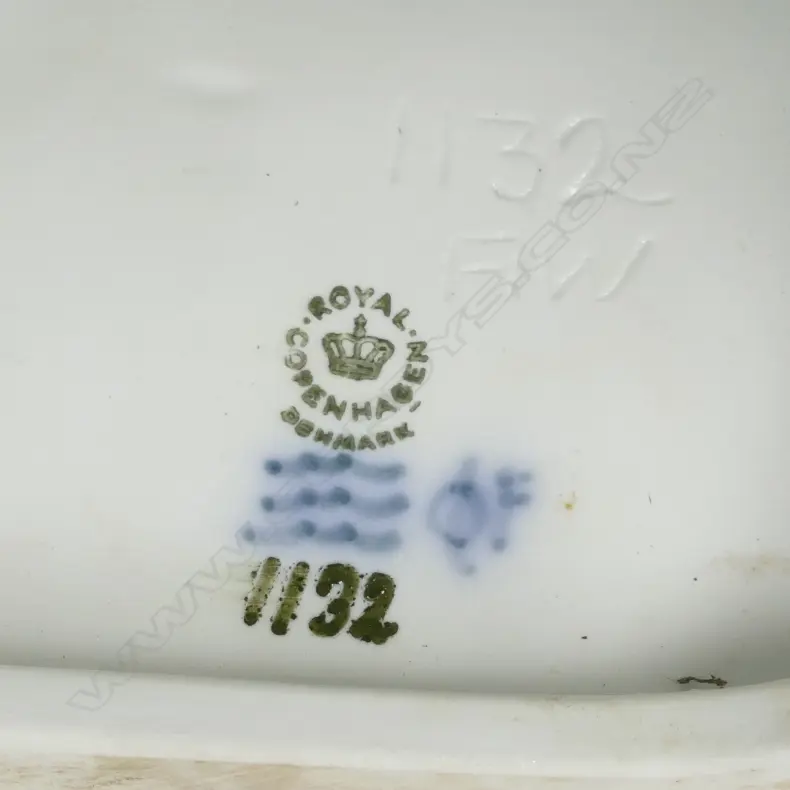 A fine large Royal Copenhagen 'Wave and Rock' figure group Image 1++