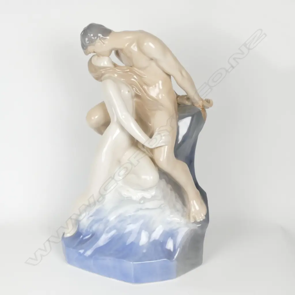 A fine large Royal Copenhagen 'Wave and Rock' figure group Image 1++