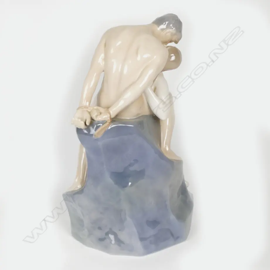 A fine large Royal Copenhagen 'Wave and Rock' figure group Image 1++