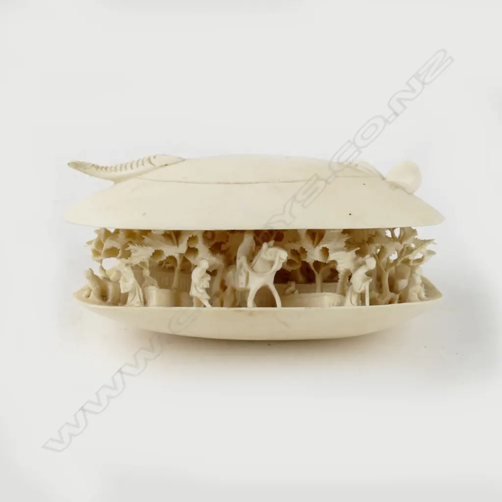 An old Chinese ivory dream shell carving Image 1++