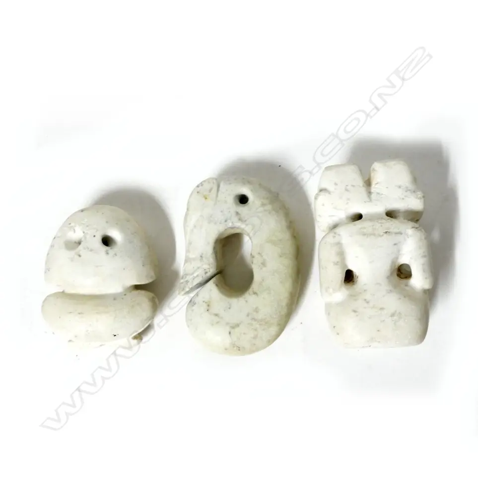 Three archaic style pale jade ornaments Image 1++