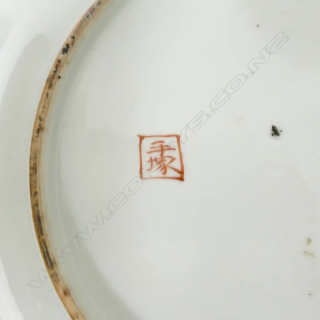 A Chinese famille rose octagonal dish Image 1++