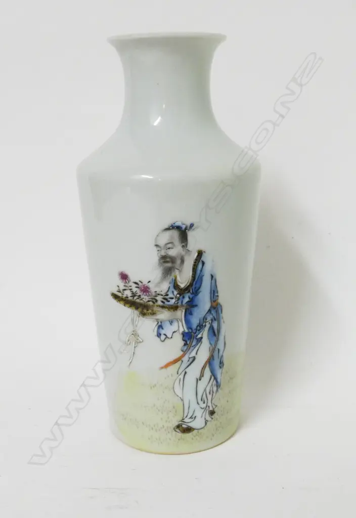 A Chinese porcelain vase Image 1++