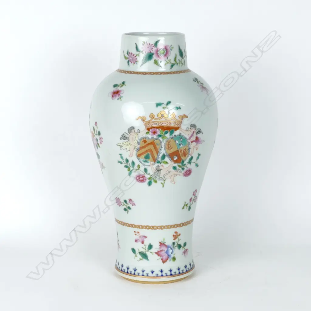 A Chinese porcelain armorial vase Image 1++