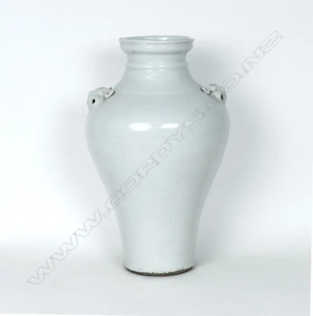A Chinese porcelain vase Image 1++
