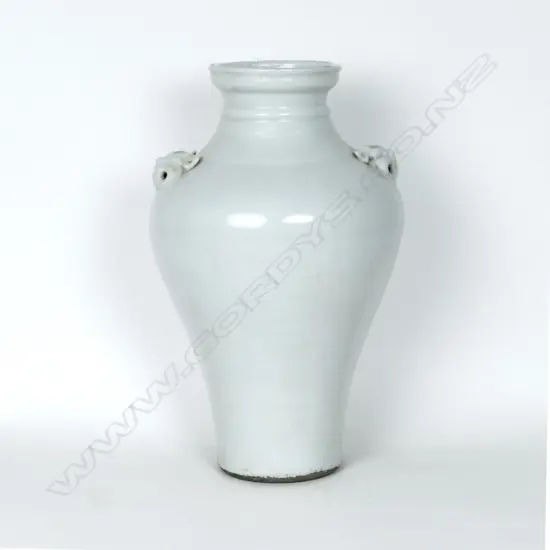 A Chinese porcelain vase