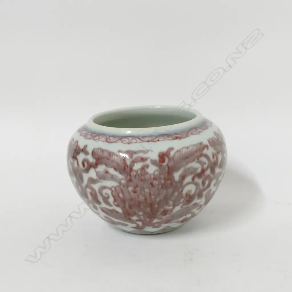 A Chinese porcelain Ming style jar Image 1++