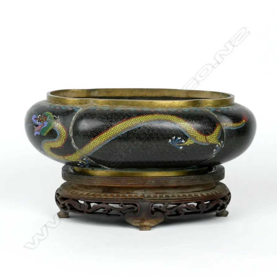 A Chinese cloisonné lozenge shaped vase Image 1++