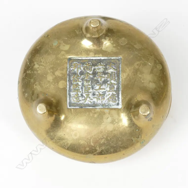 A set of three Chinese bronze graduated size heavy censers Image 1++