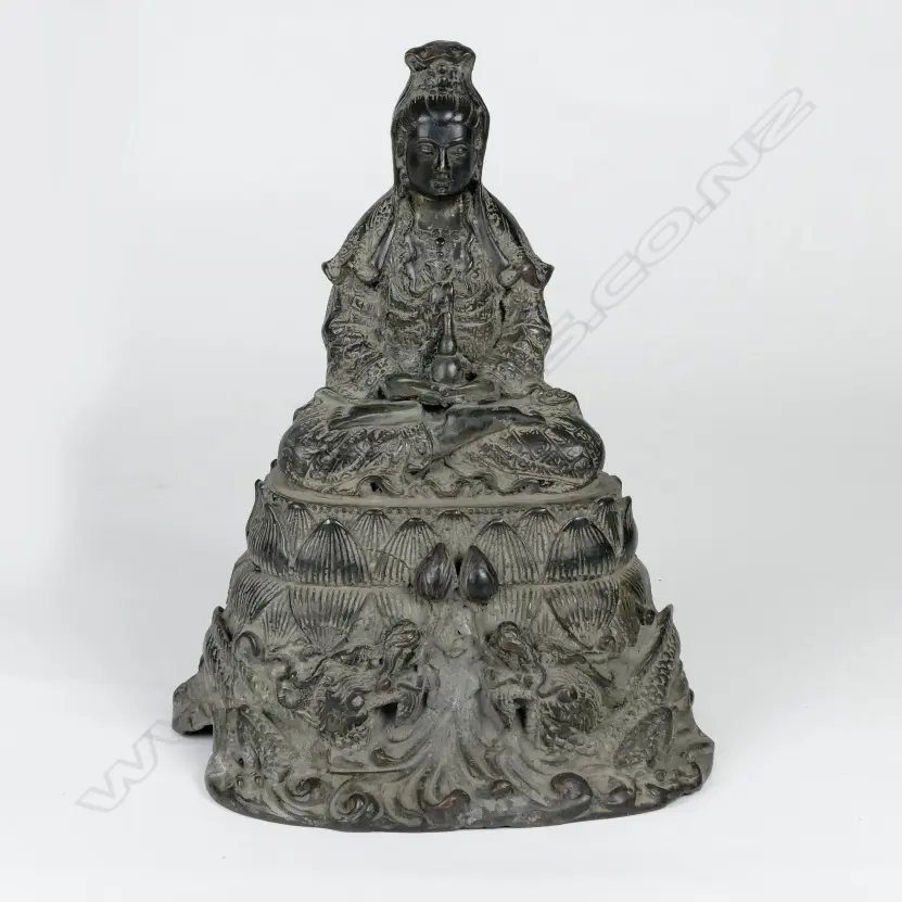 An old Chinese bronze figure of Kuanyin Image 1++