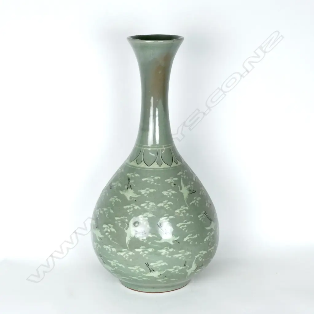 A large Korean baluster shape vase Image 1++